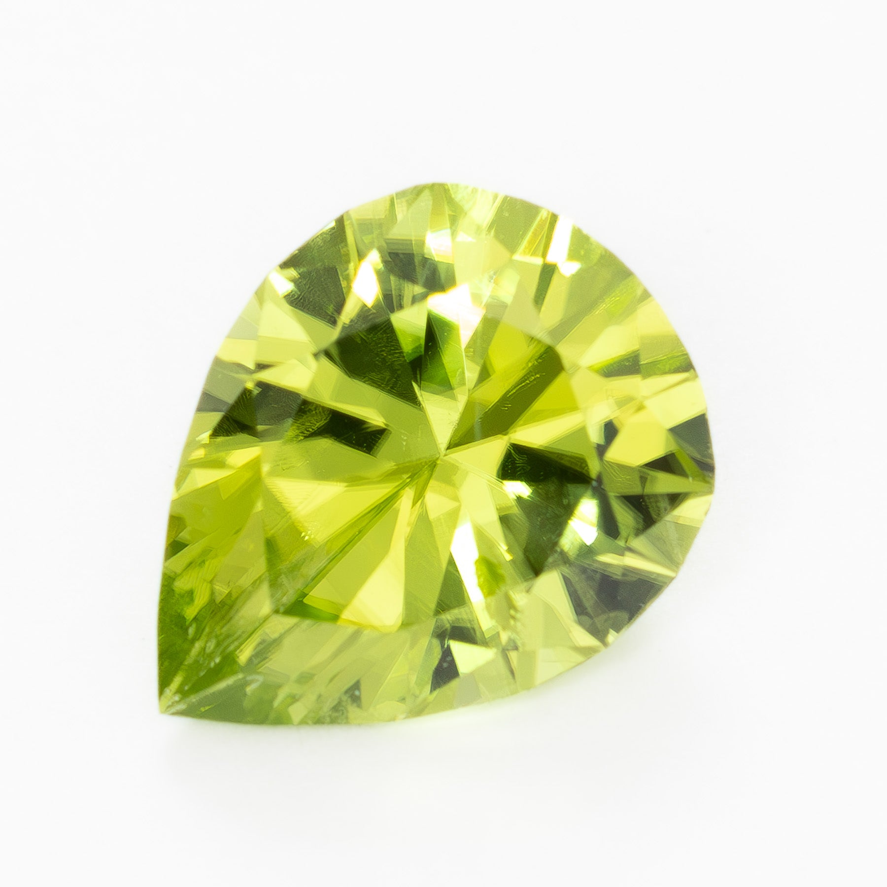 PD0109 2.71ct pear cut peridot