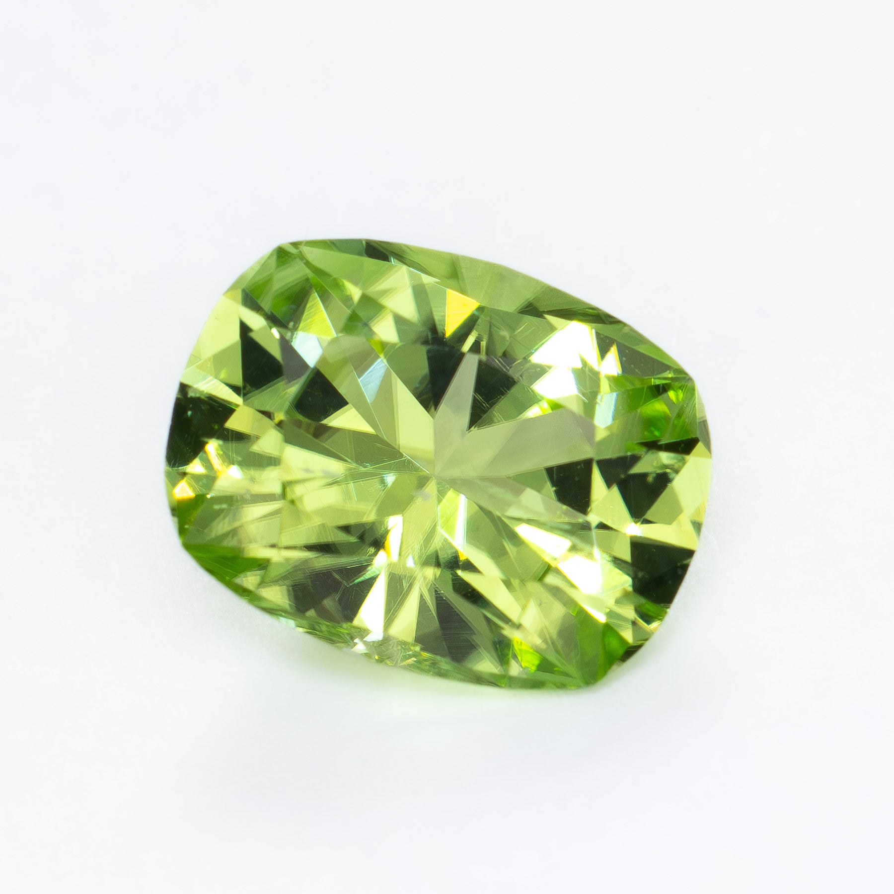 PD0111 vibrant green peridot elongated cushion