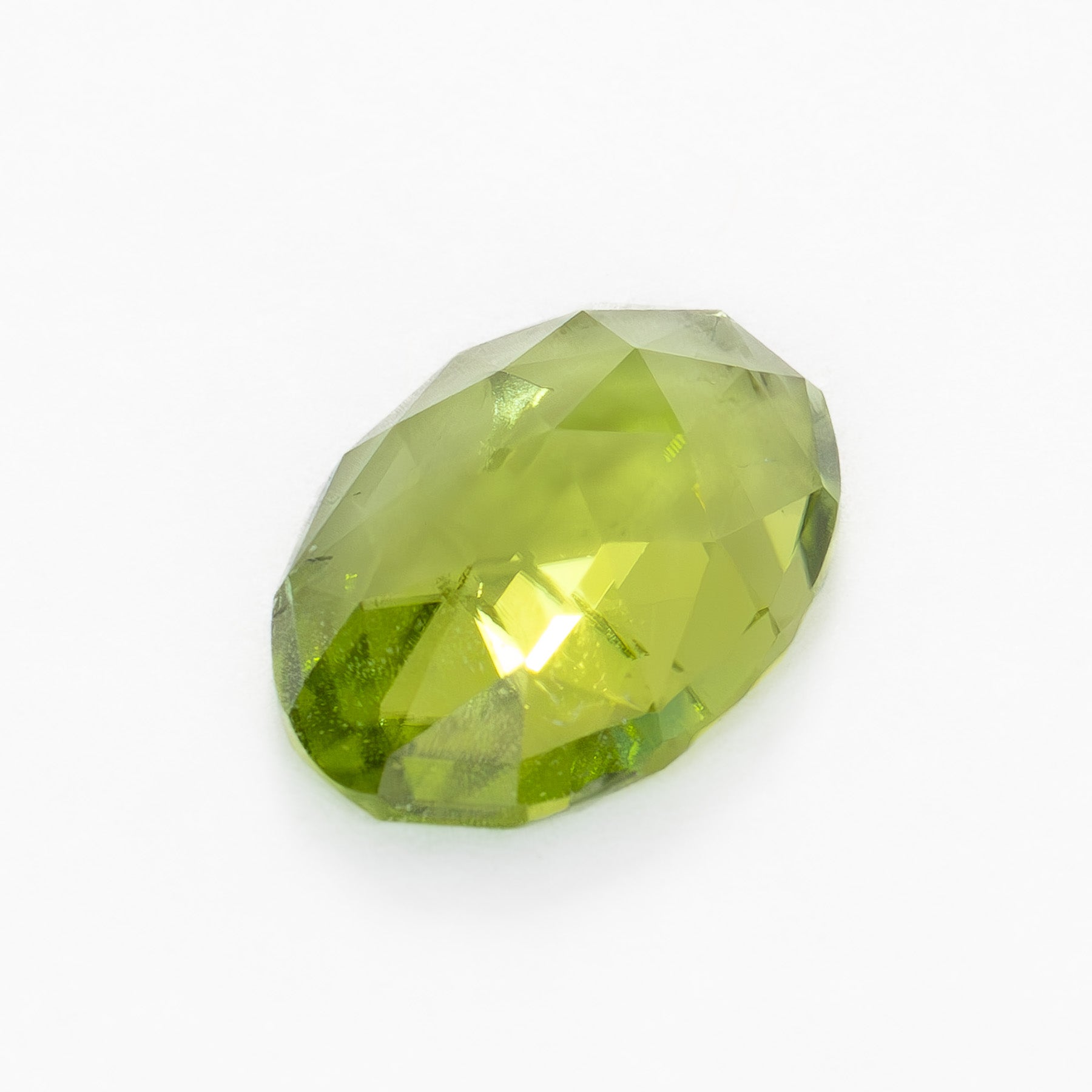 PD0112 vibrant green rose cut oval peridot