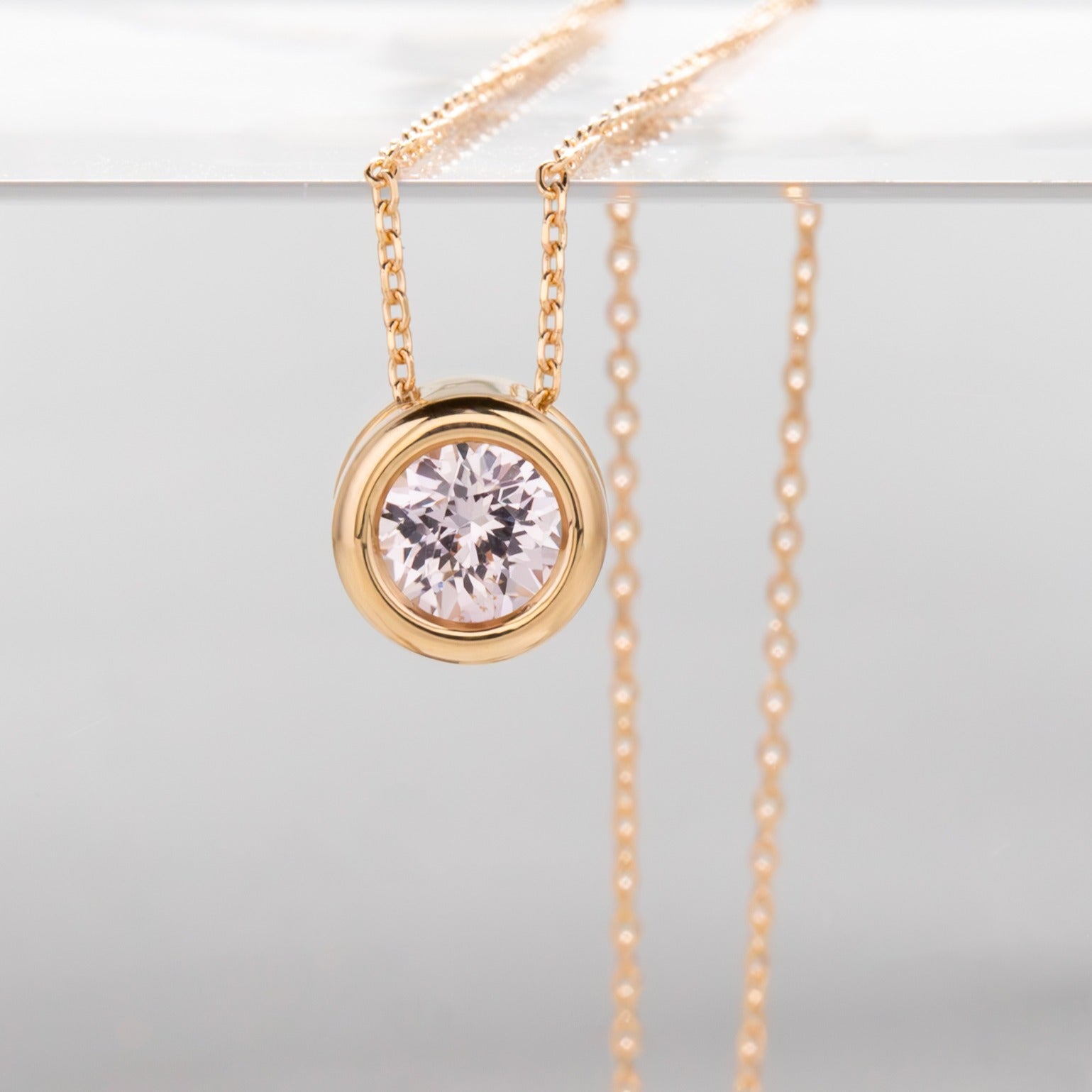 Rhea necklace in yellow gold with lab sapphire