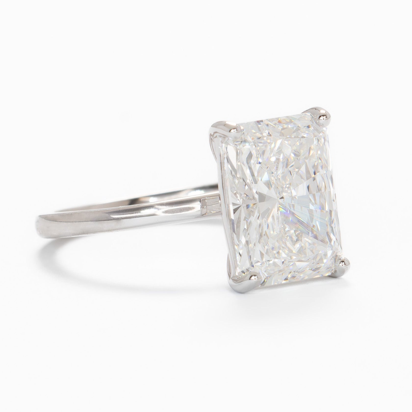 Serene solitaire with 3.90ct radiant lab diamond