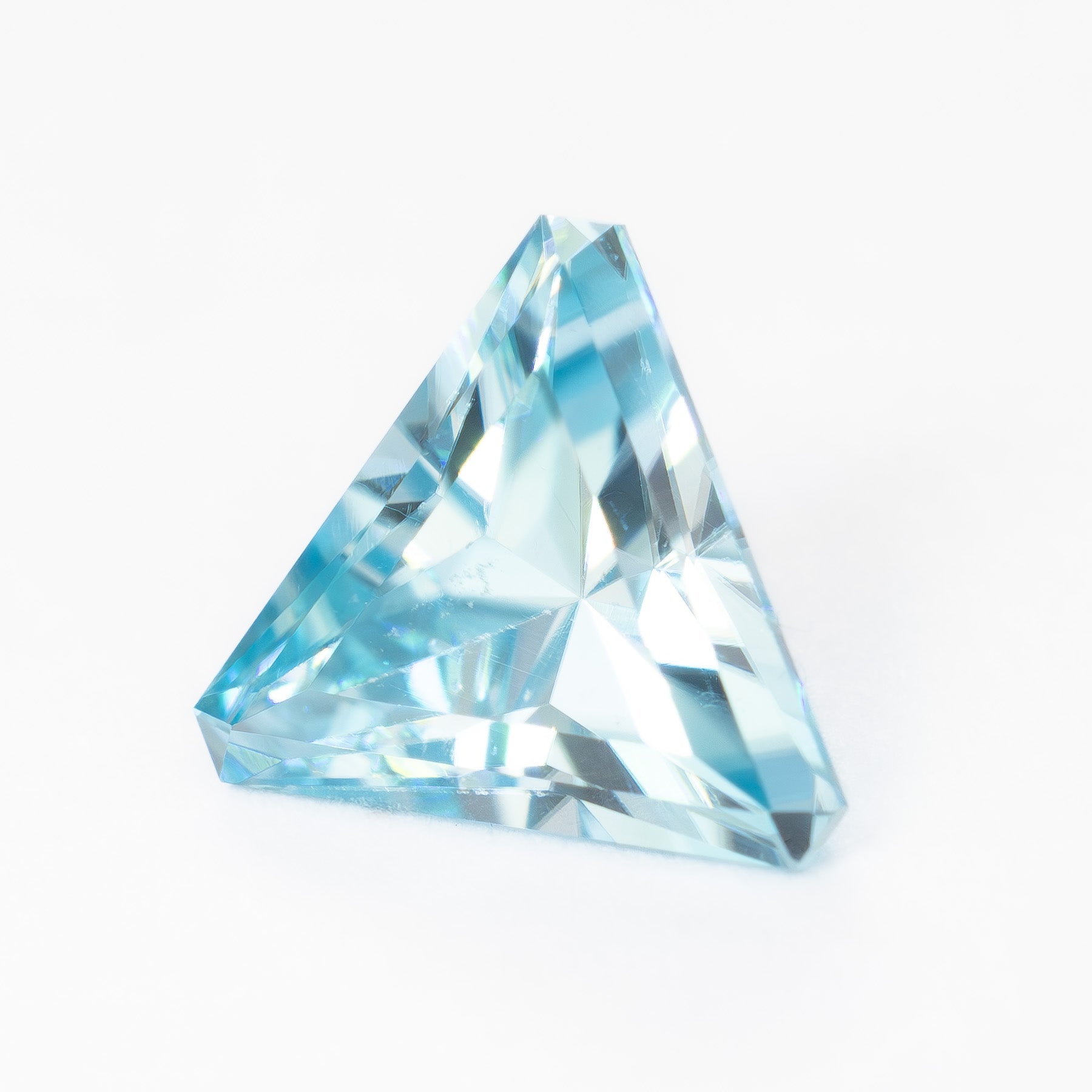 ZR0115 light blue trilliant zircon