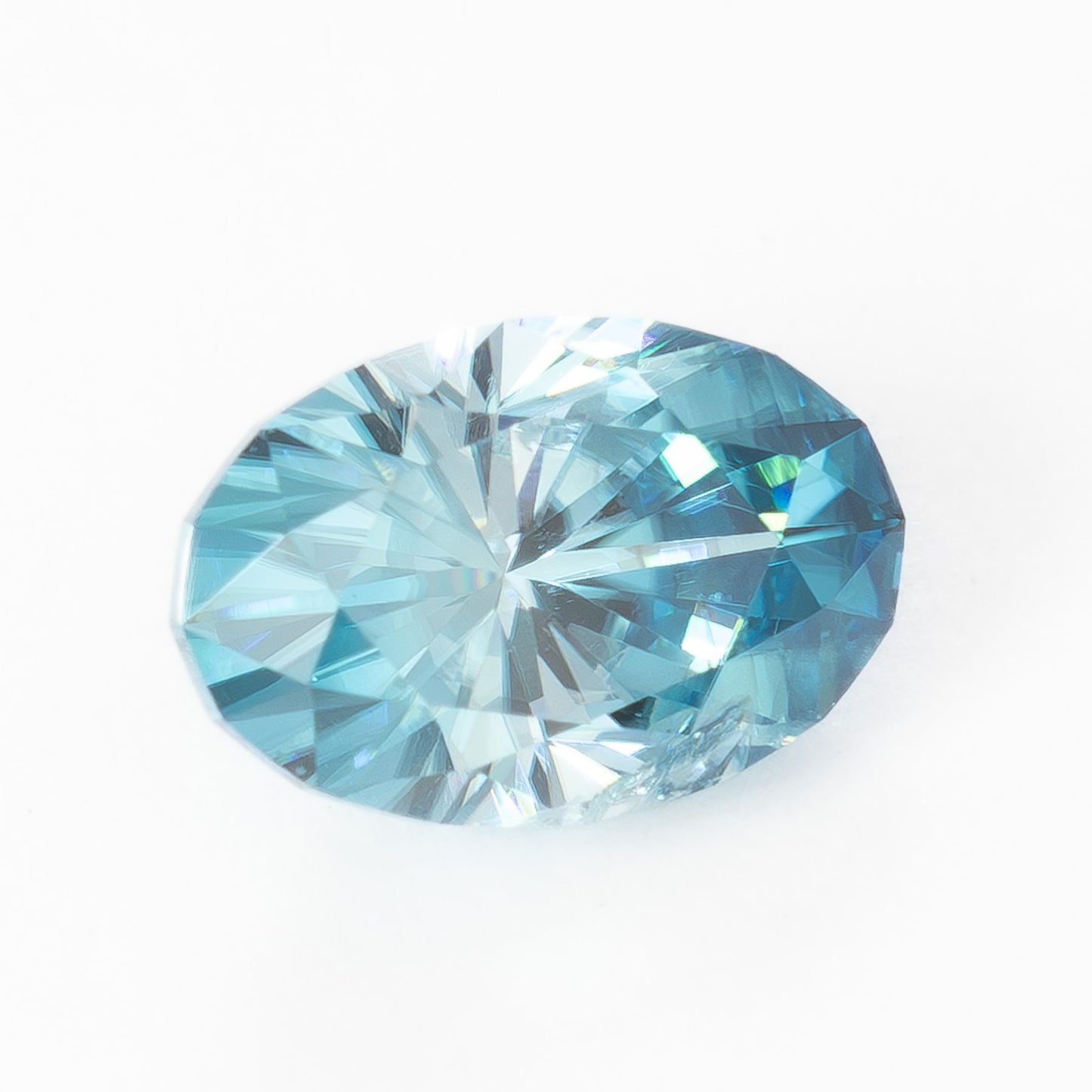 ZR0122 1.53ct blue and white oval cut zircon