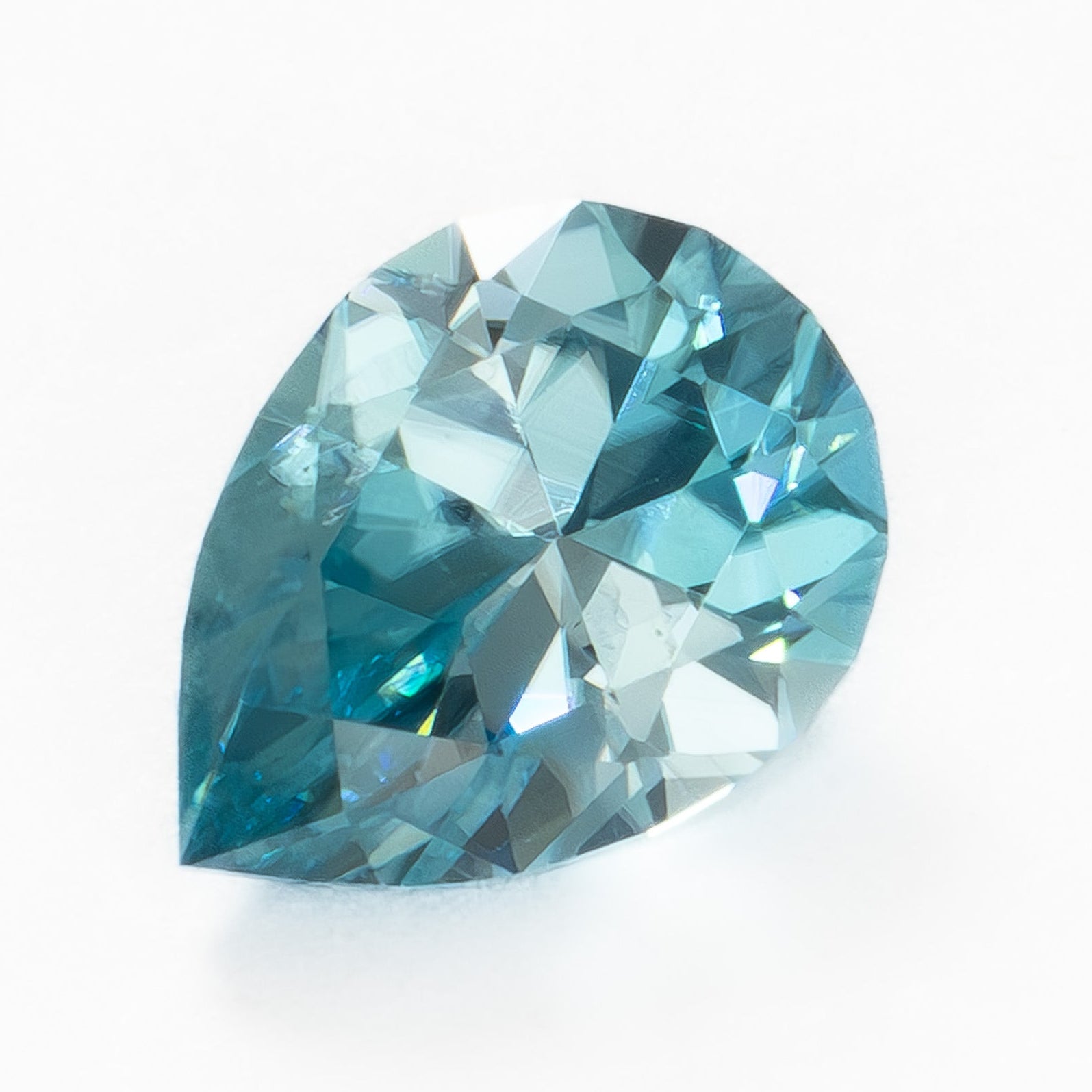 ZR0141 light blue pear cut zircon