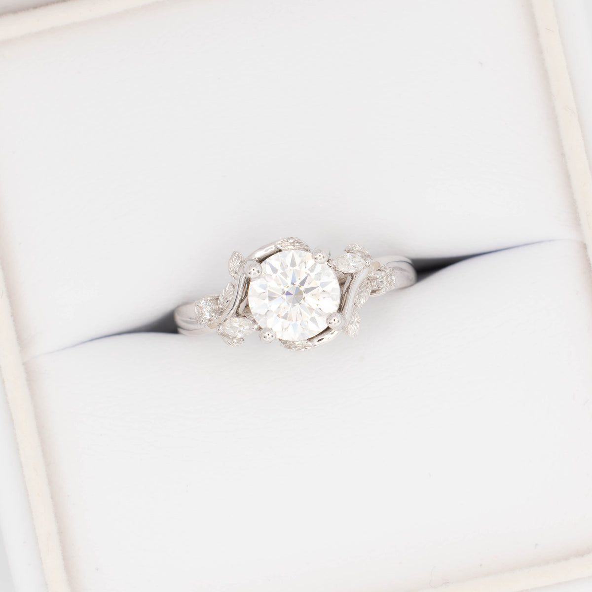 airam nature inspired ring in white gold with round lab diamond