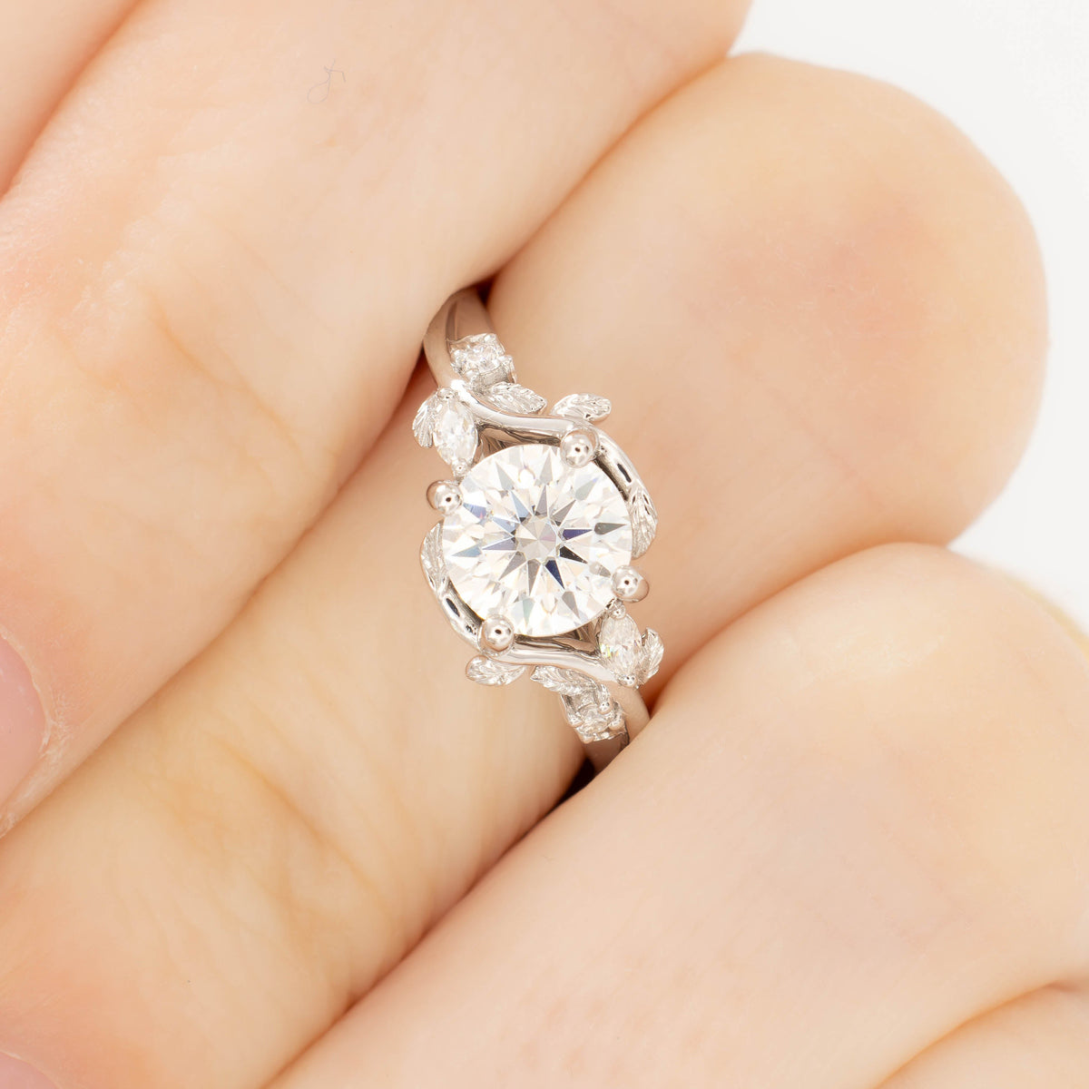 airam nature inspired ring in white gold with round lab diamond