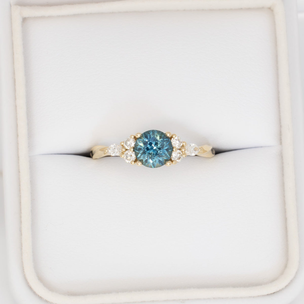 ardene ring in yellow gold with round montana sapphire