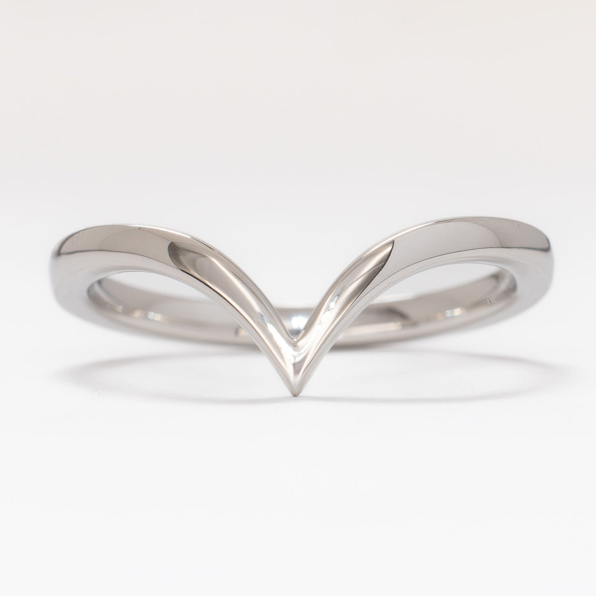 aurelia accented ring in white gold with kite cut lab alexandrite