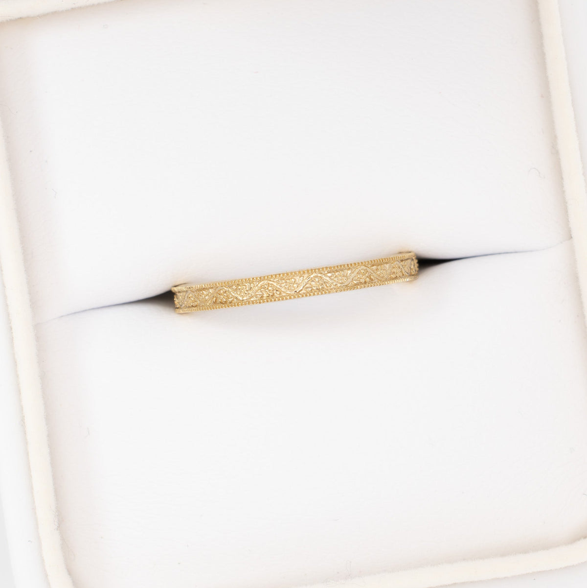 aynsley wedding band in yellow gold with nature inspired detailing
