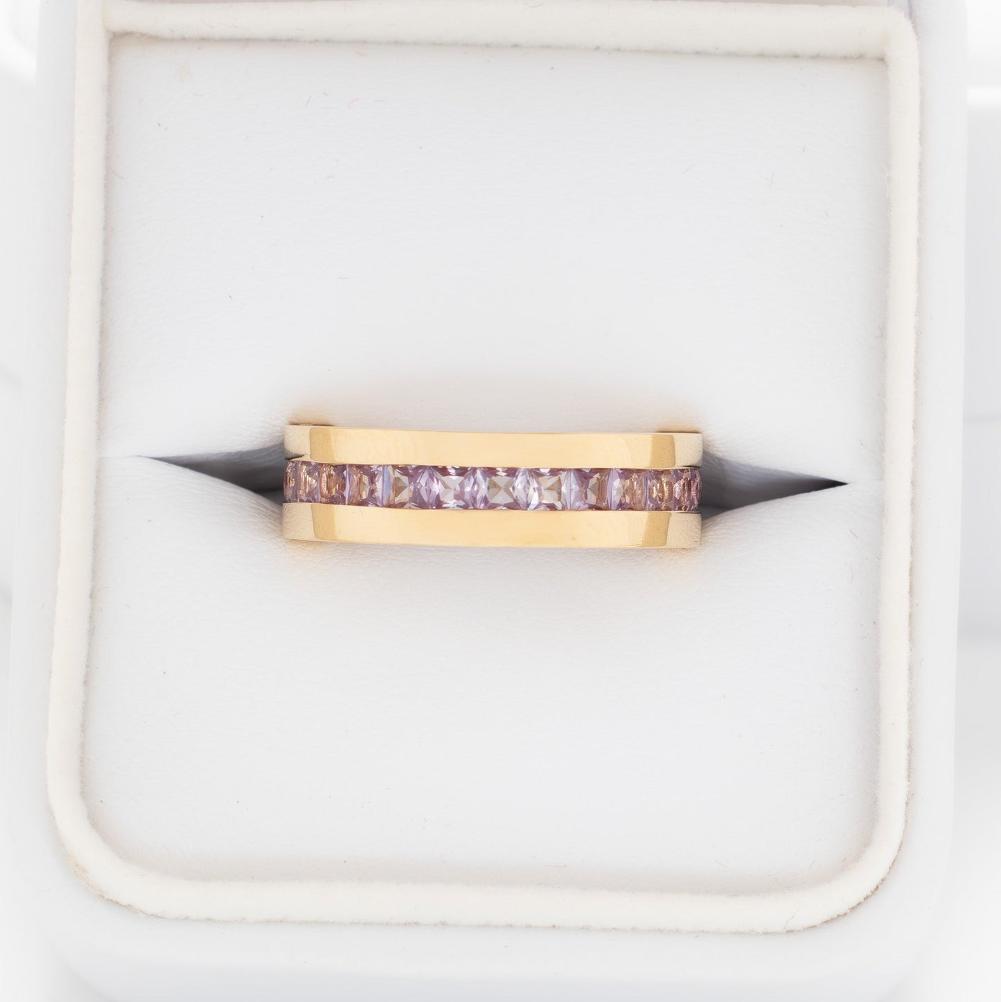 custom lab alexandrite band in yellow gold