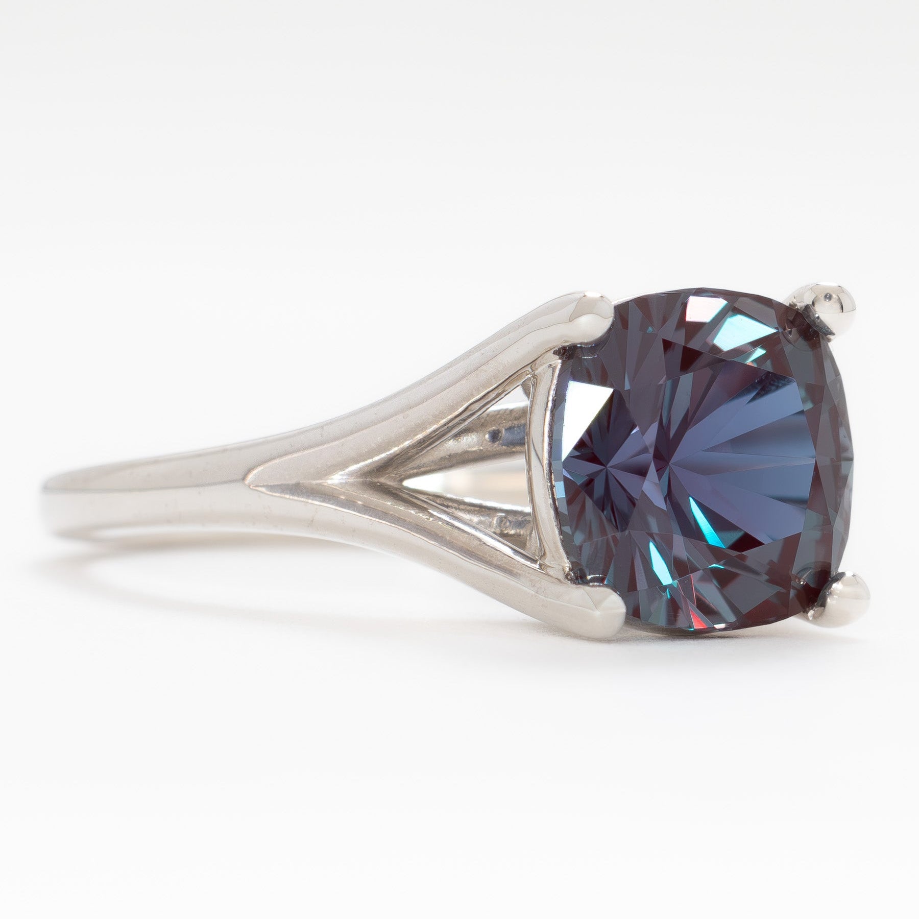 cyres solitaire split shank ring with cushion lab alexandrite