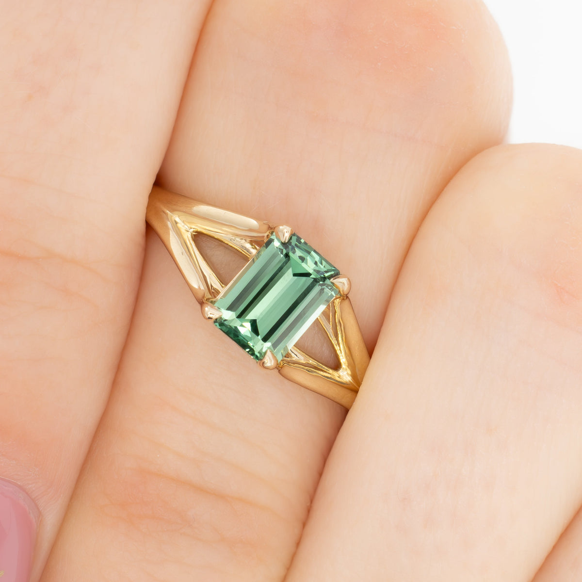 cyres split shank solitaire ring in yellow gold with step cut green lab sapphire