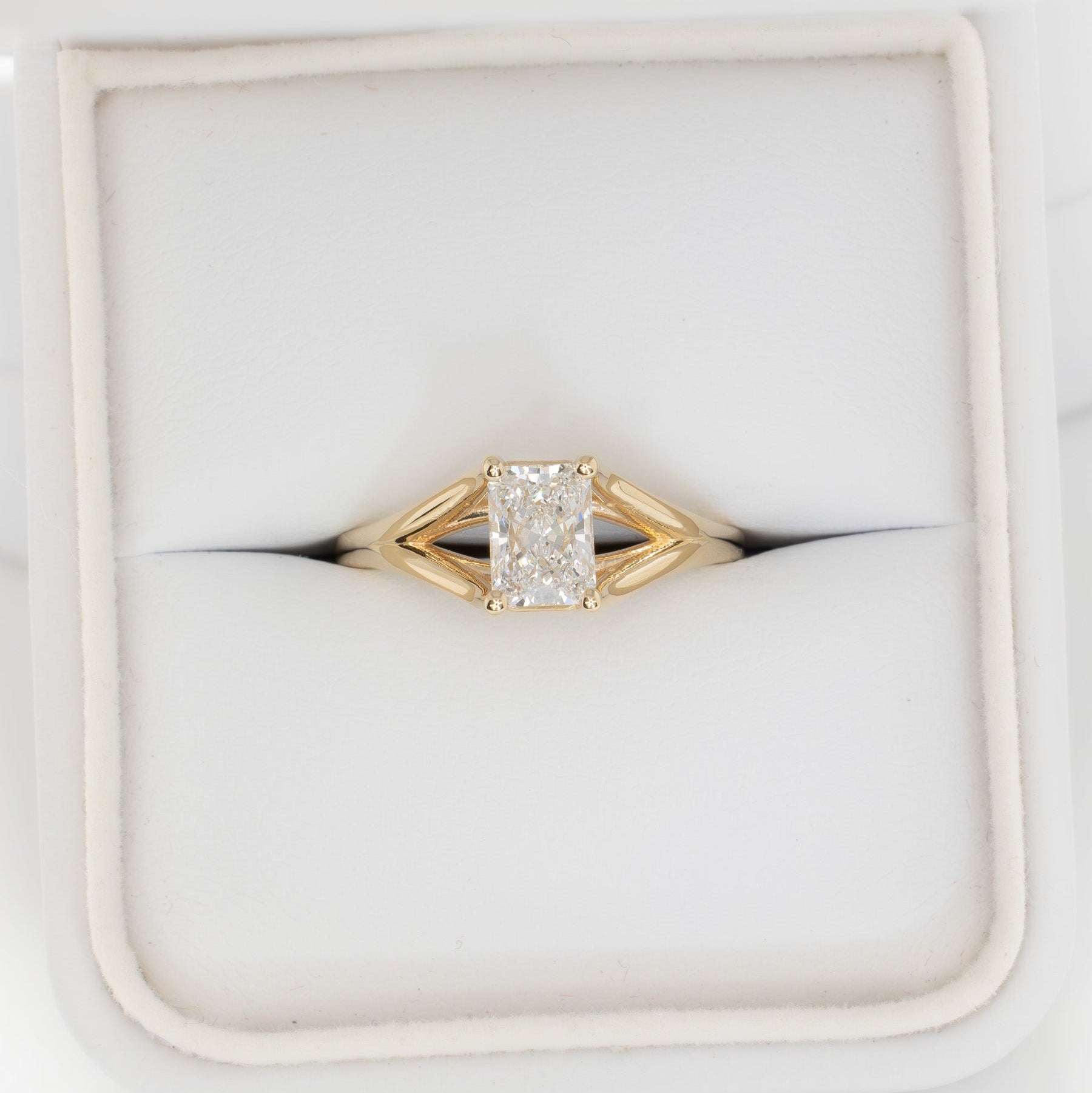 cyres split shank solitaire with radiant lab diamond