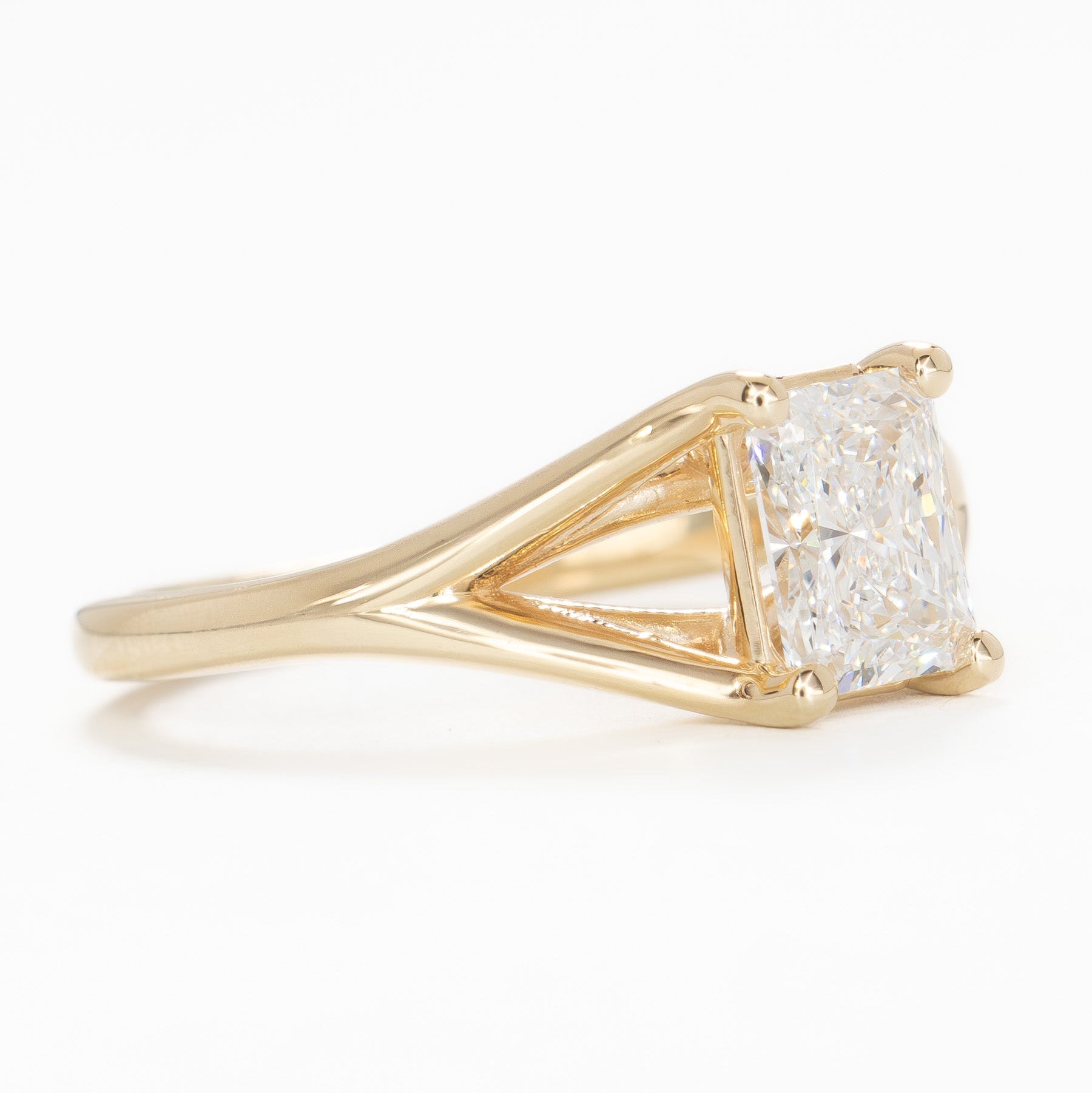 cyres split shank solitaire with radiant lab diamond