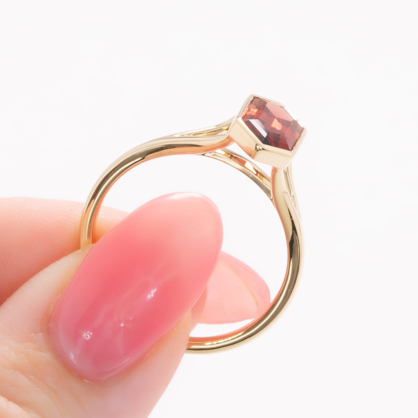 The perfect bezel set solitaire to flash around, what more could you ask for?