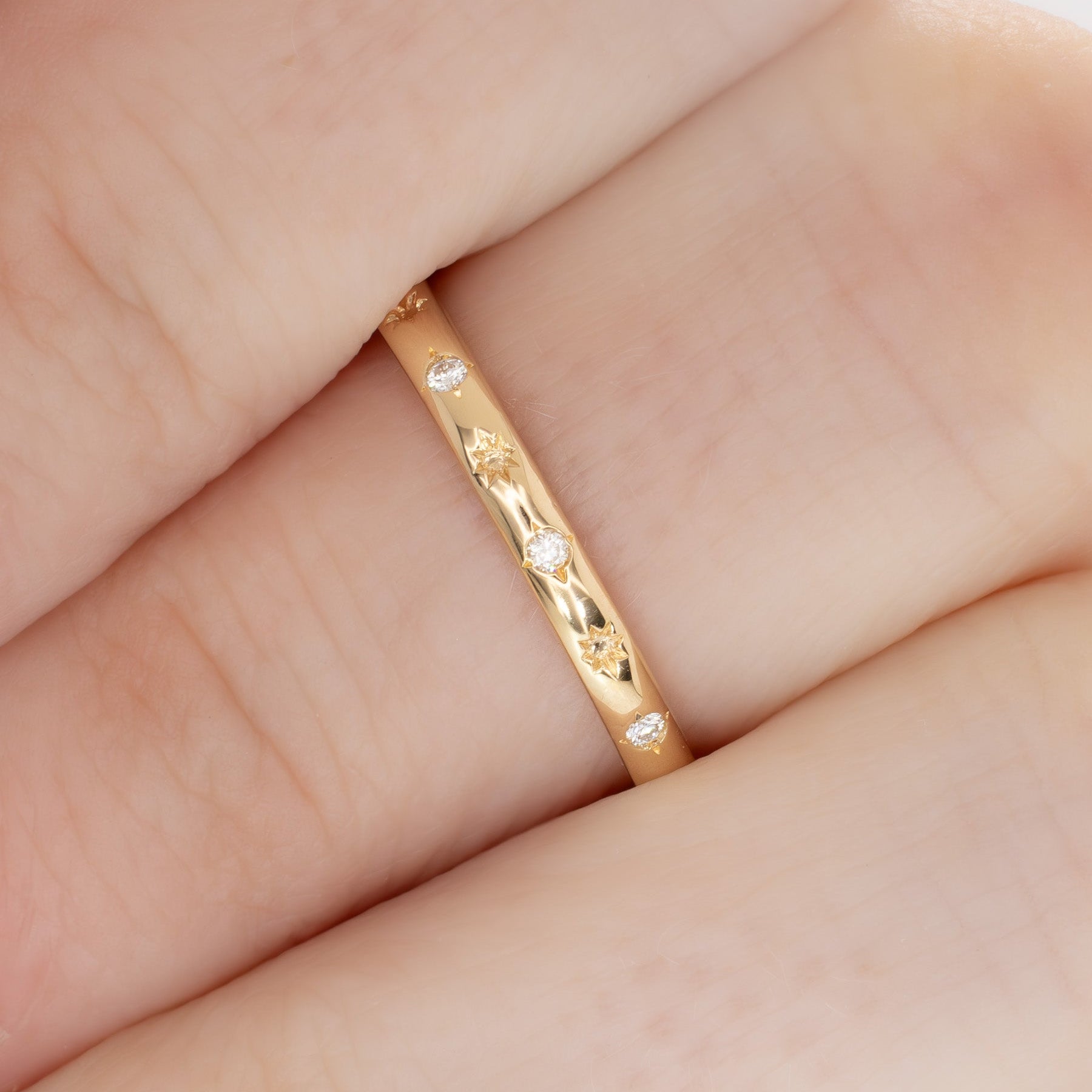 estel band with lab diamond accents in yellow gold