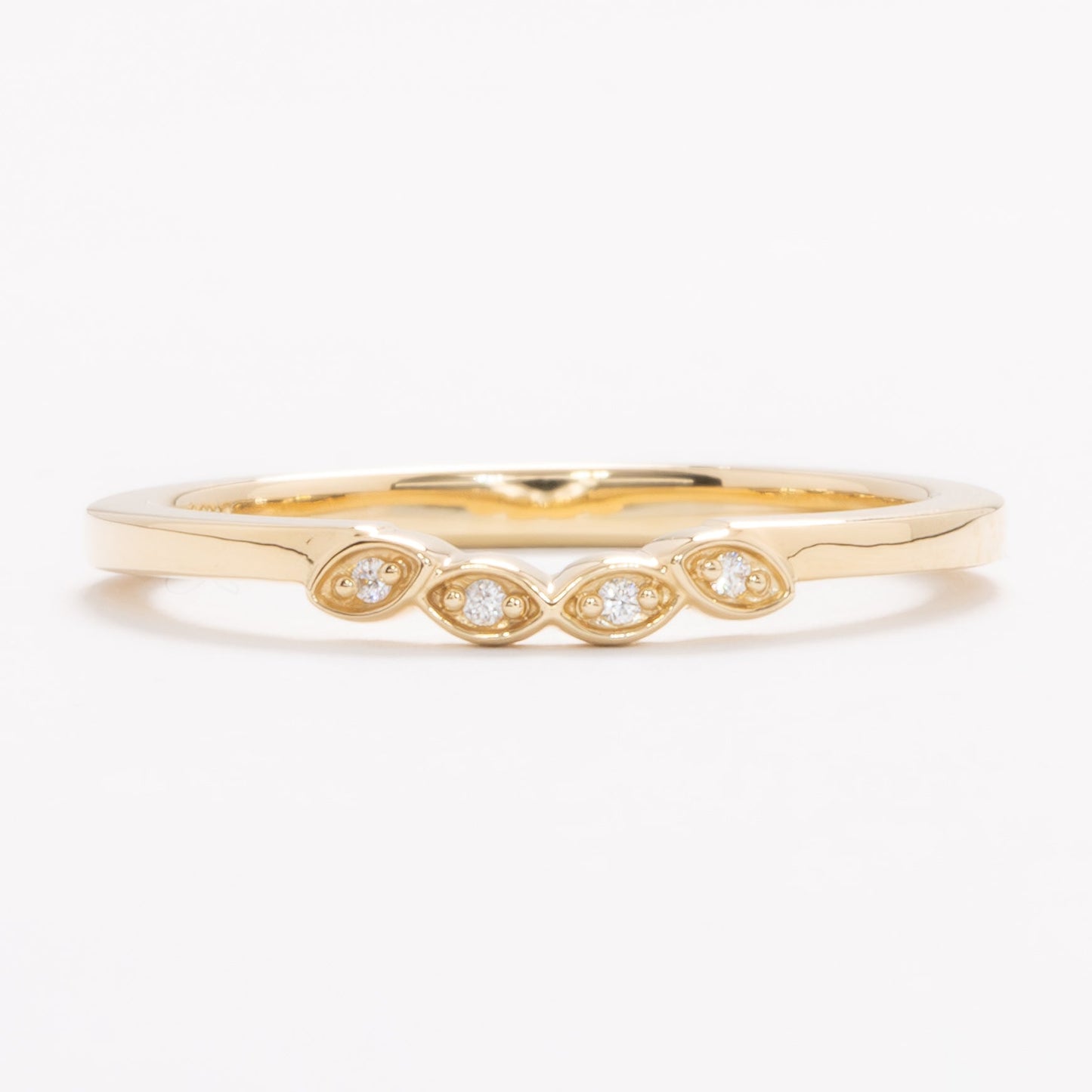 krystal band in yellow gold and lab diamonds