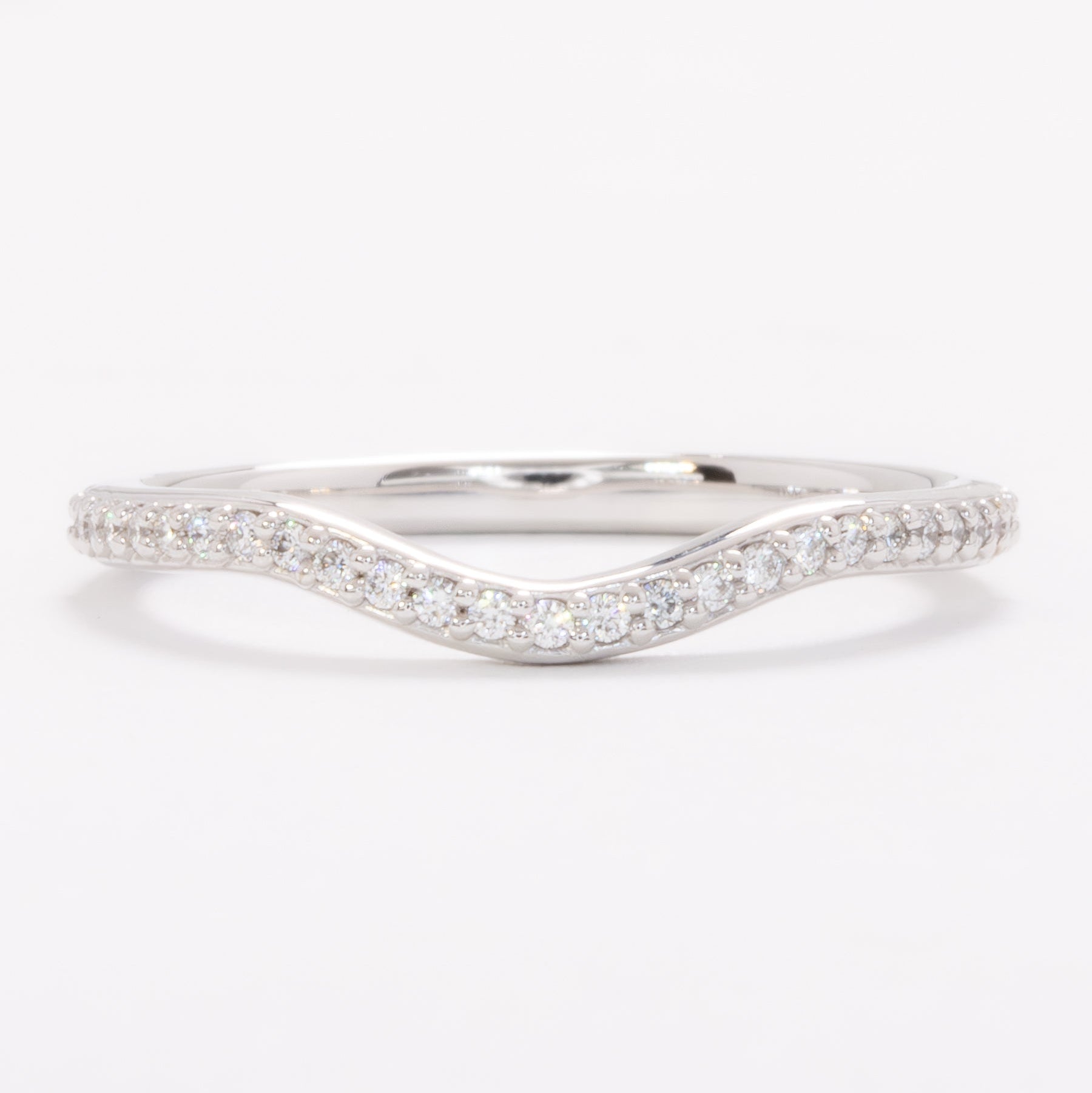 liv band in white gold with lab diamonds