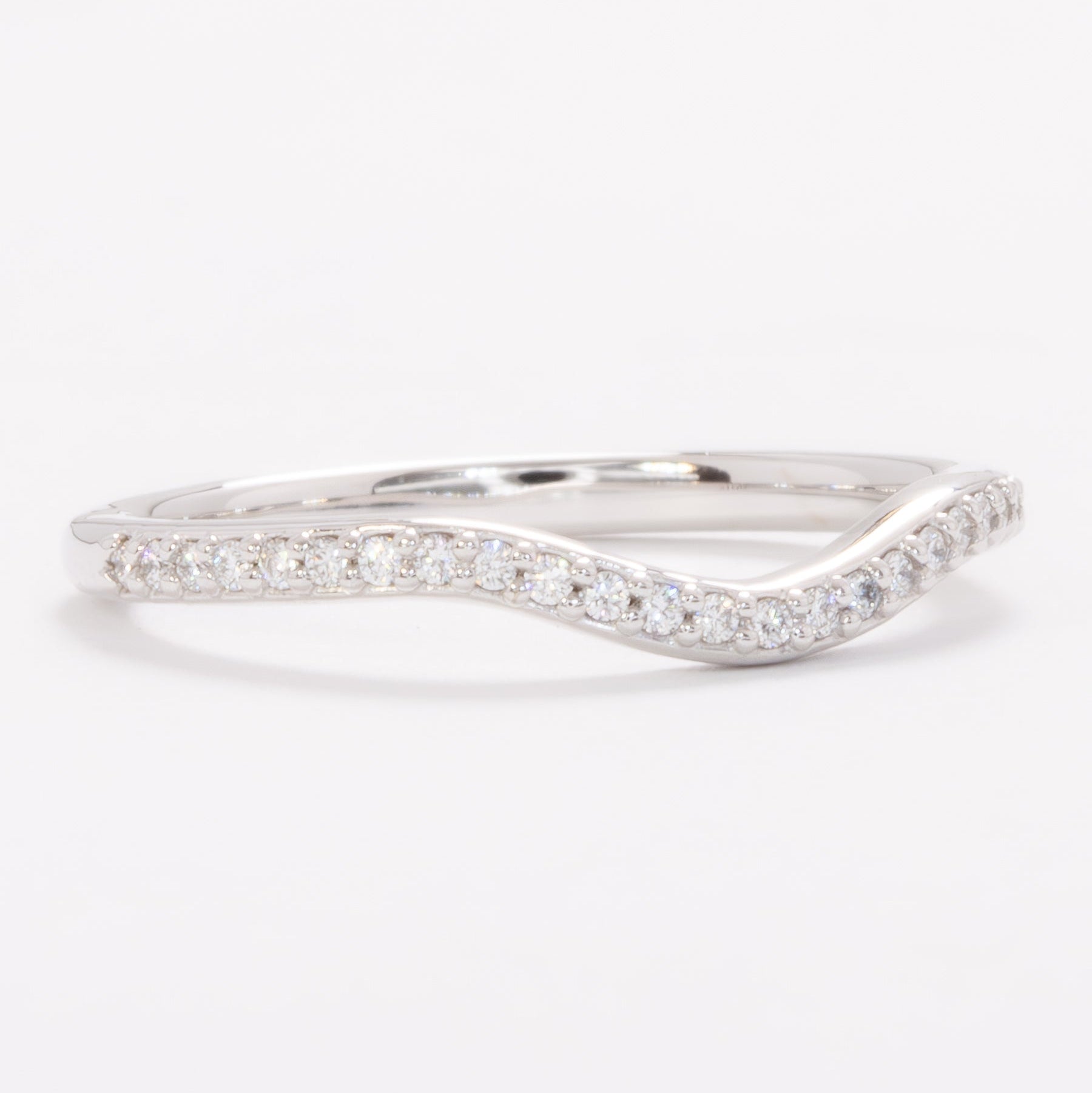 liv band in white gold with lab diamonds