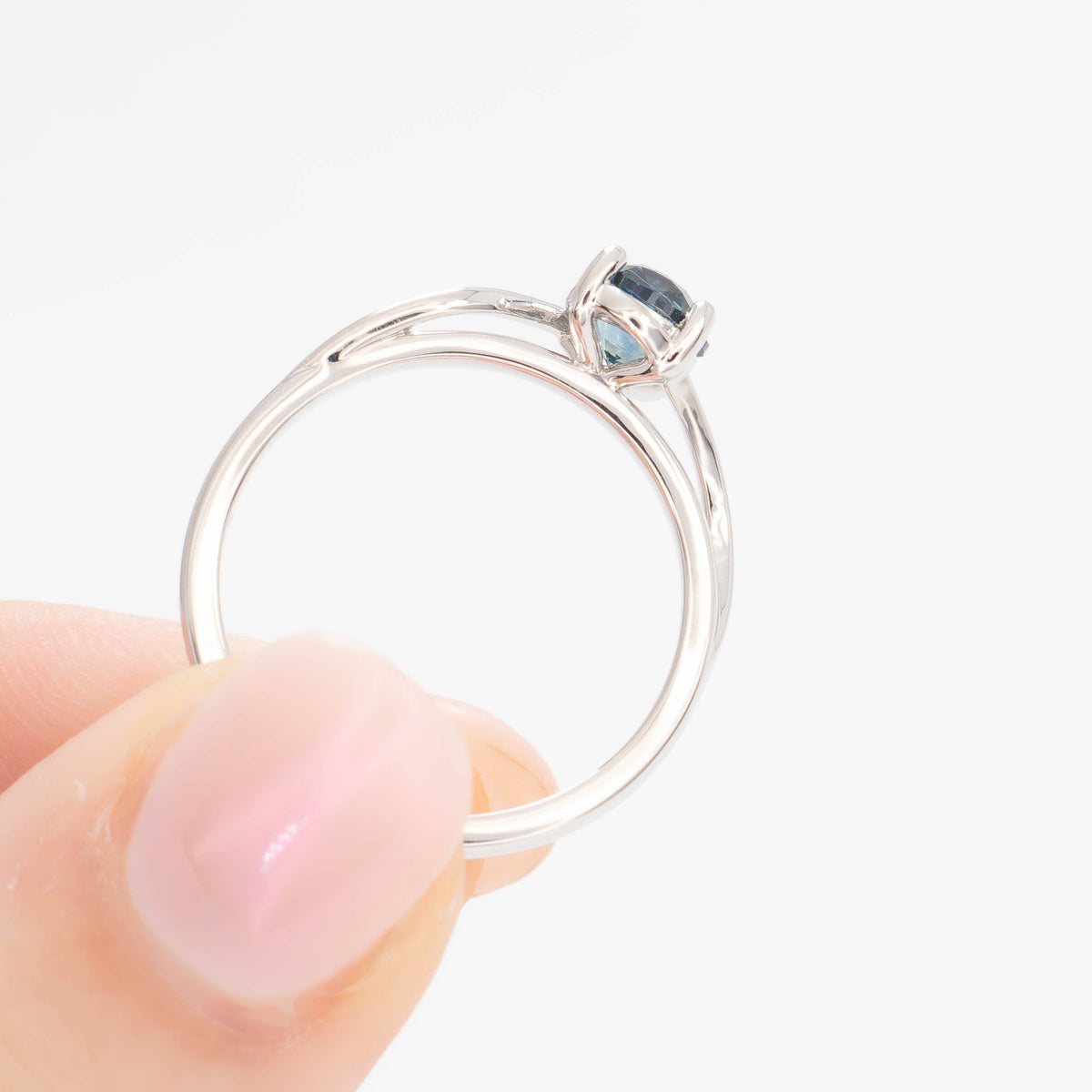 liyana bypass solitaire ring in white gold with natural round sapphire
