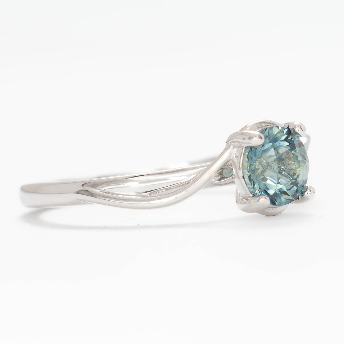 liyana bypass solitaire ring in white gold with natural round sapphire