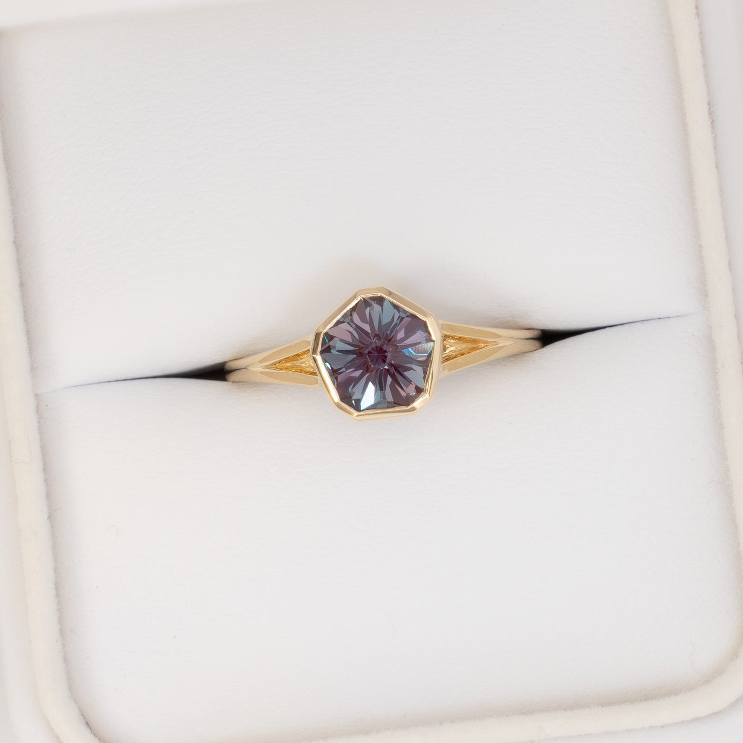 margot split shank solitaire in yellow gold with hanami lab alexandrite