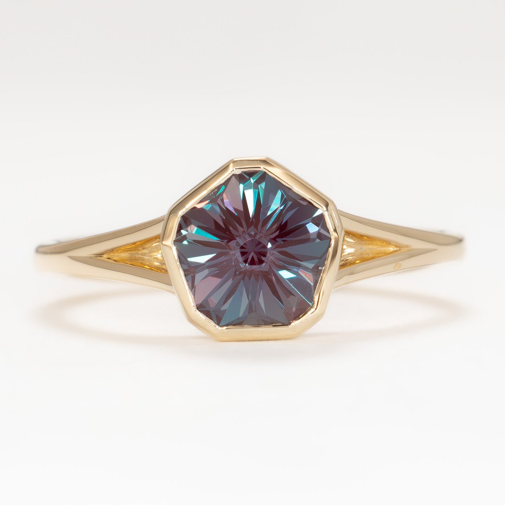 margot split shank solitaire in yellow gold with hanami lab alexandrite