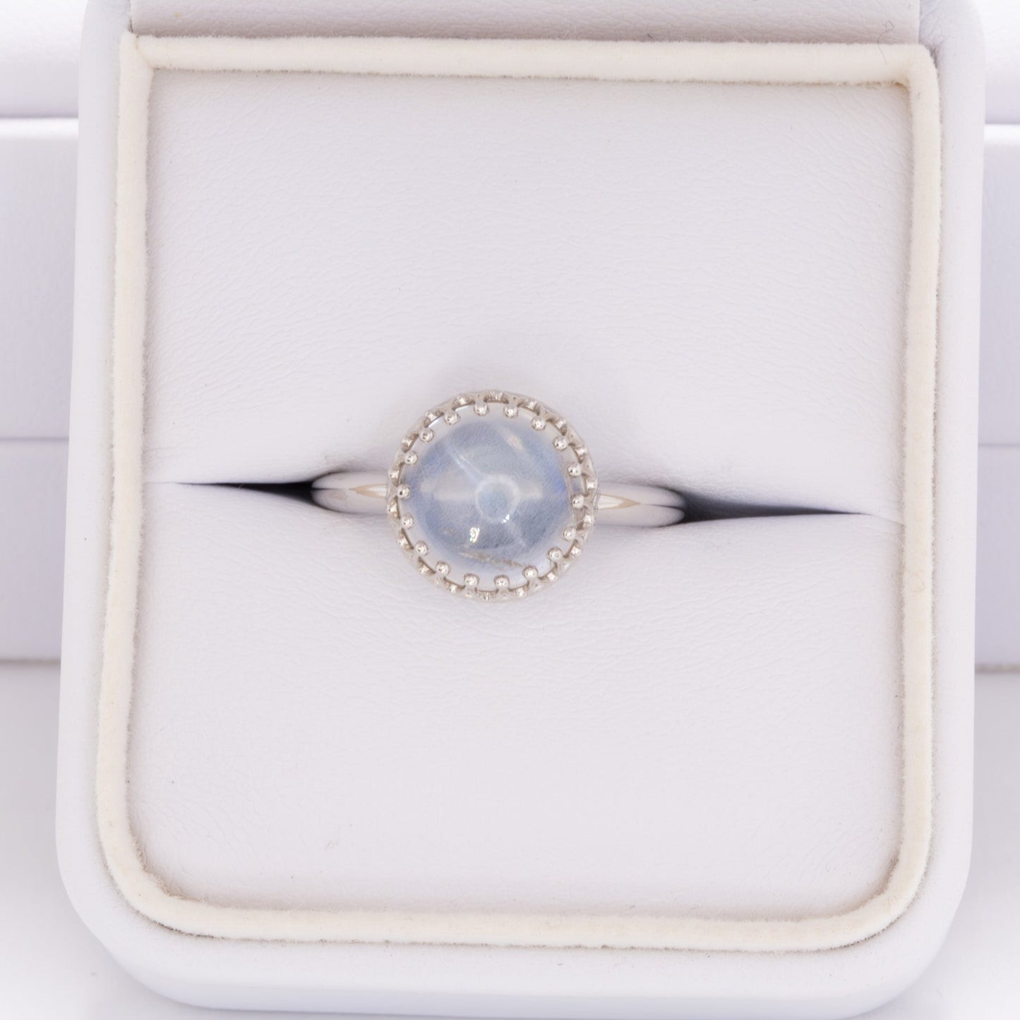 moonstone cabochon ring in white gold
