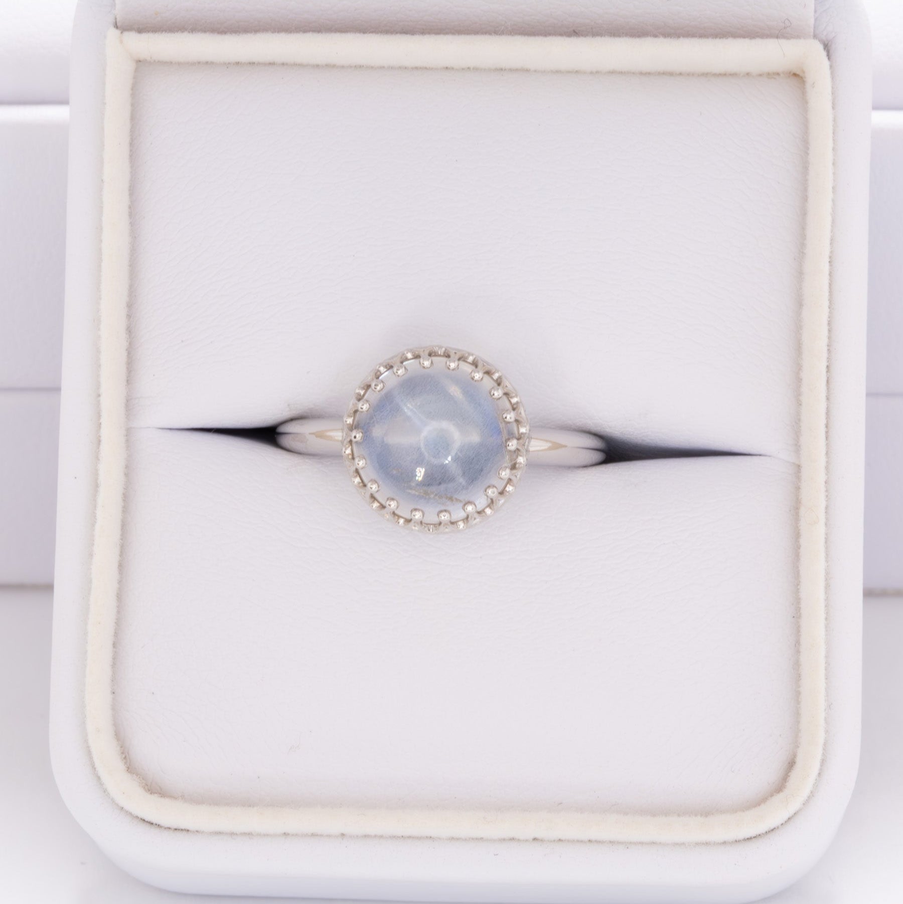 moonstone cabochon ring in white gold