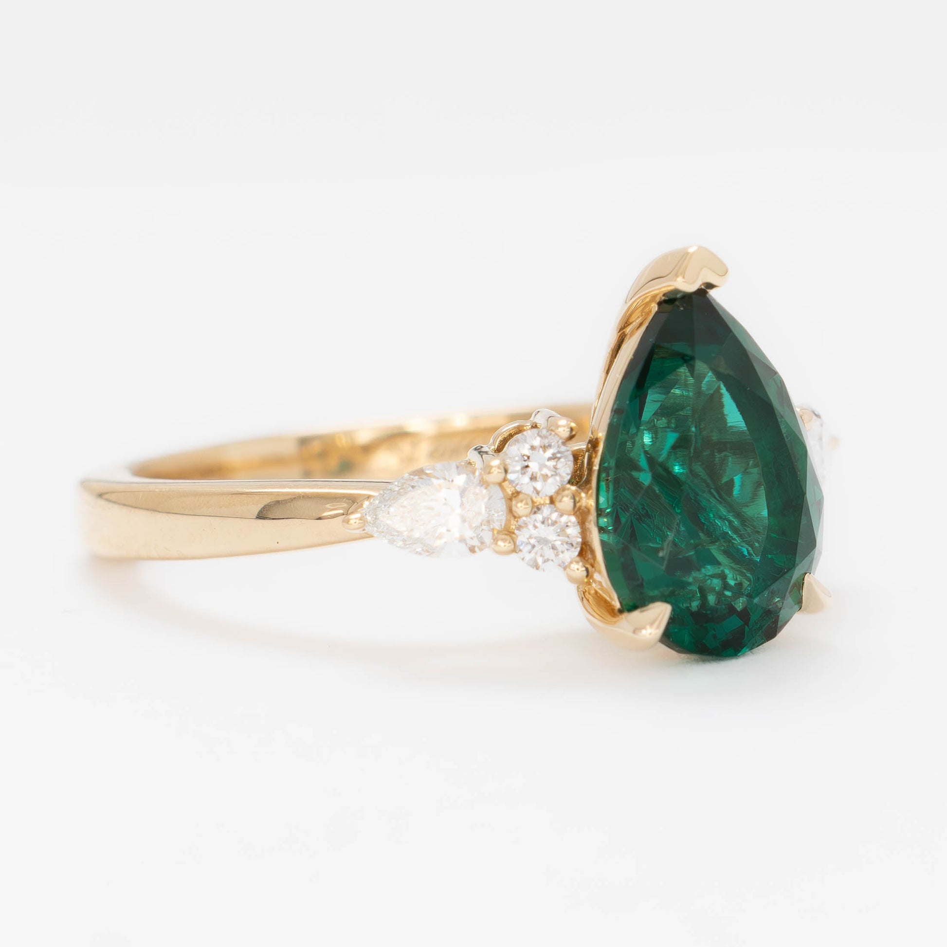 natalia wedding set in yellow gold with pear lab emerald