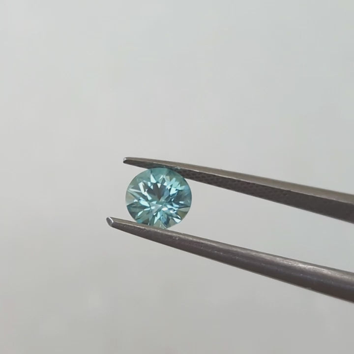 ZR0101 round light blue zircon