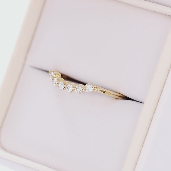 lili contour band in yellow gold with lab diamond accents