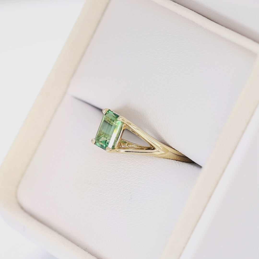 cyres split shank solitaire ring in yellow gold with step cut green lab sapphire