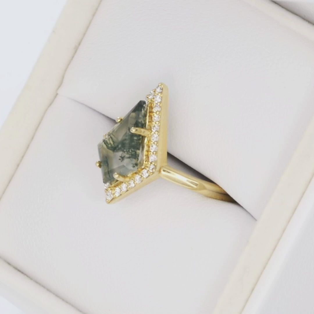 halo ring in yellow gold with kite cut green moss agate