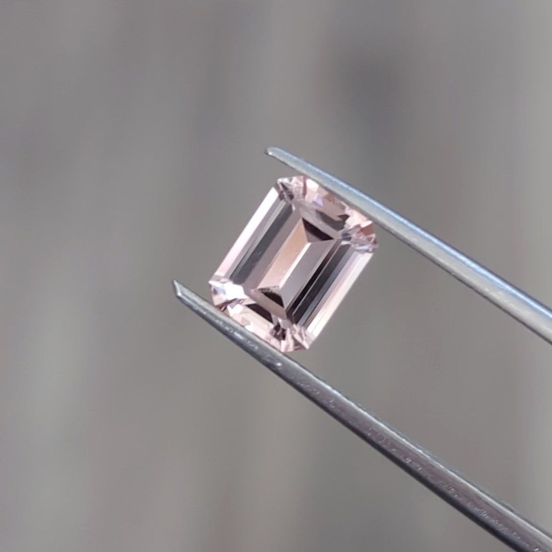 MG0104 1.39ct step cut morganite