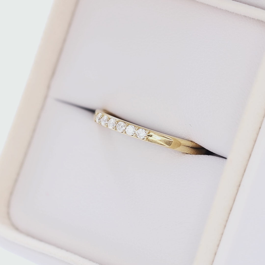 Cynthia accented band in yellow gold with moissanites