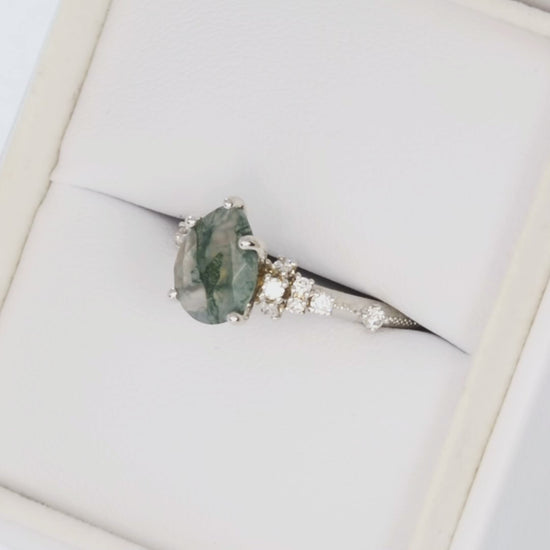 sloane accented ring in white gold with pear green moss agate