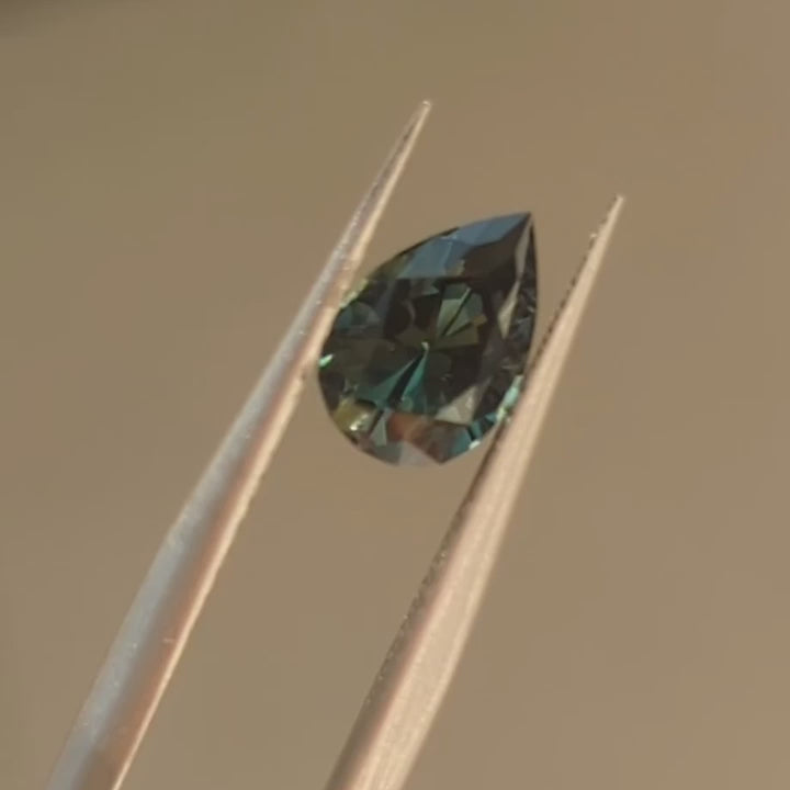 au0118 parti color green-yellow australian sapphire pear