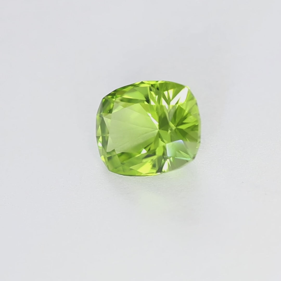 PD0105 3.16ct supernova elongated cushion peridot