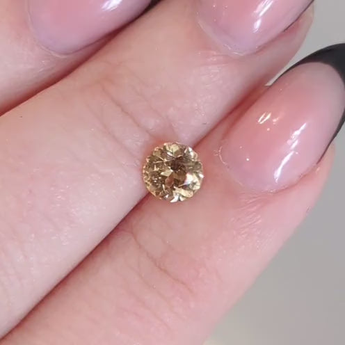 GR0102 yellow round garnet