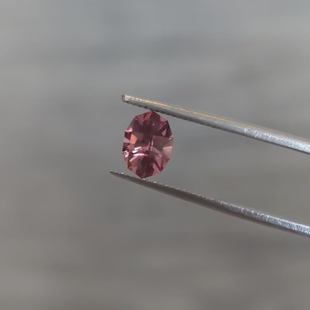 GR0105 pink purple oval garnet