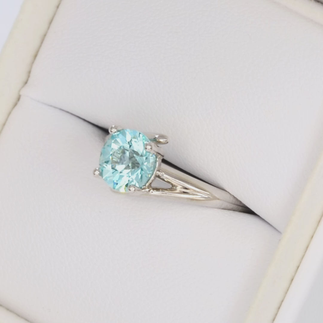 Amelia bypass ring in white gold with blue-green round lab gem