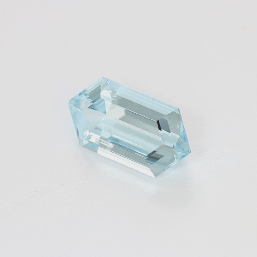 AQ0111 2.51ct step cut dutch marquise aquamarine