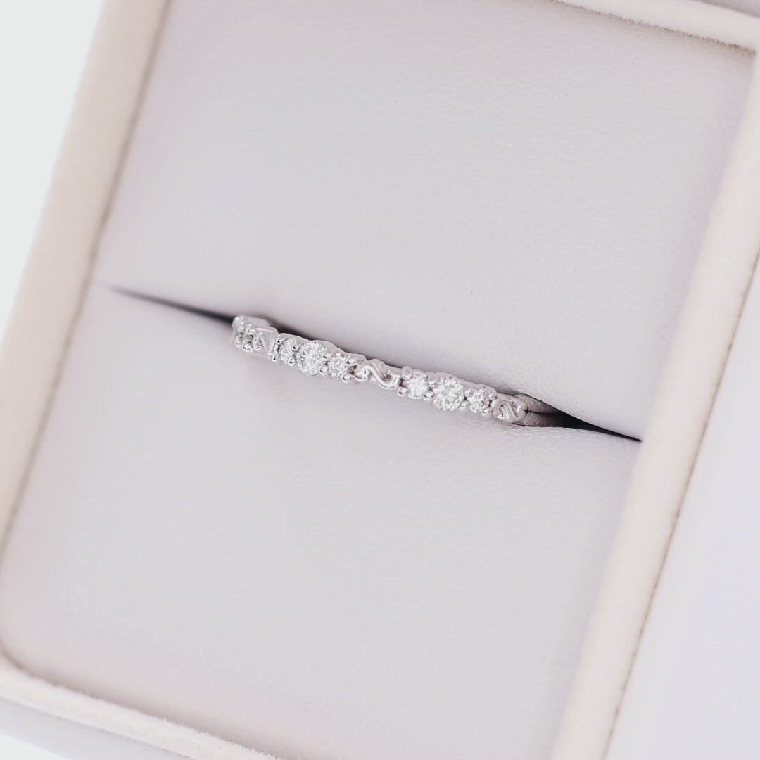 Kirstin Band in white gold with lab diamond accents