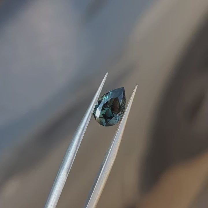 au0118 parti color green-yellow australian sapphire pear
