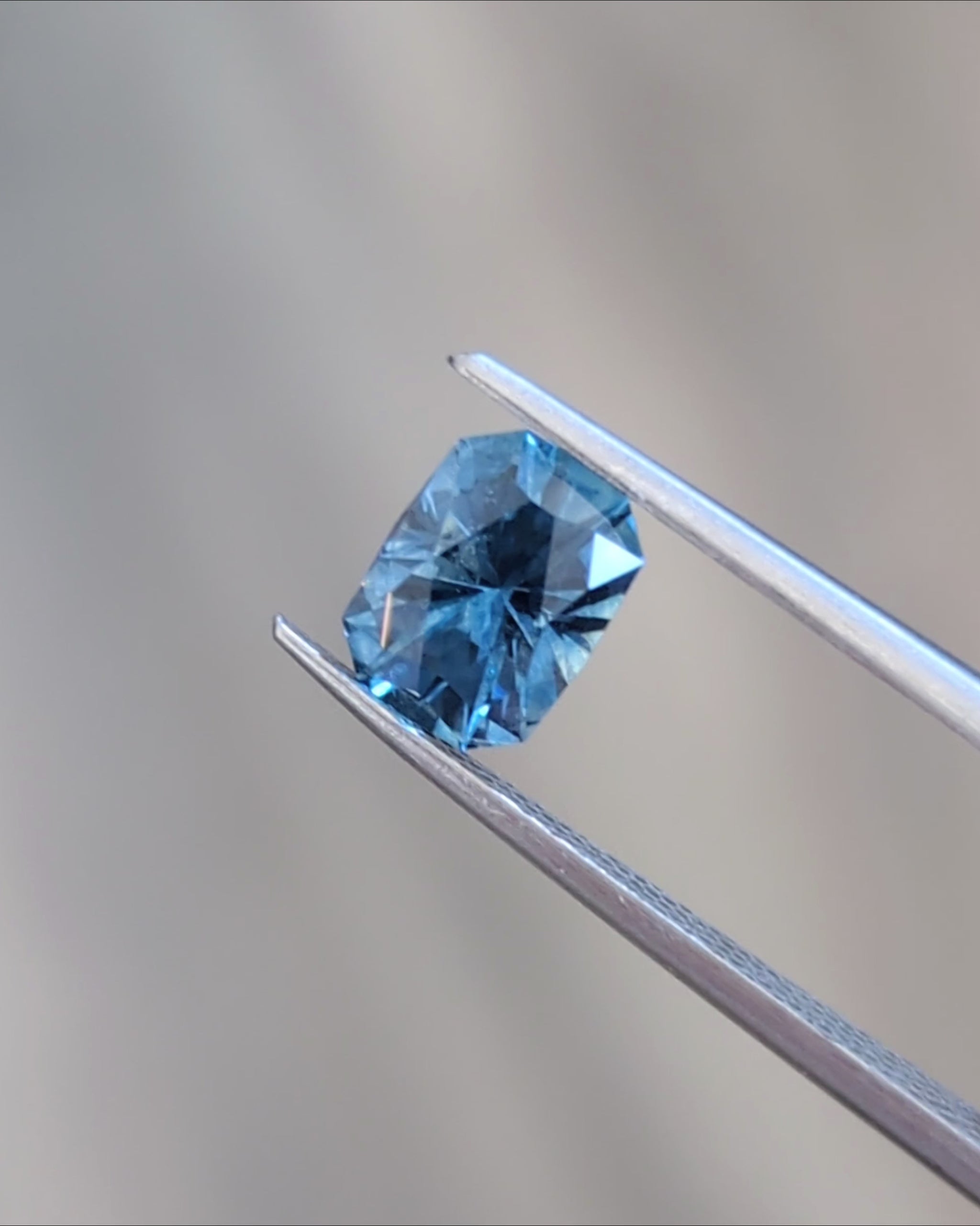 PSH0224 1.67ct blue radiant montana sapphire