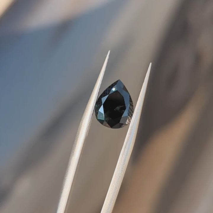 au0114 dark green australian sapphire pear