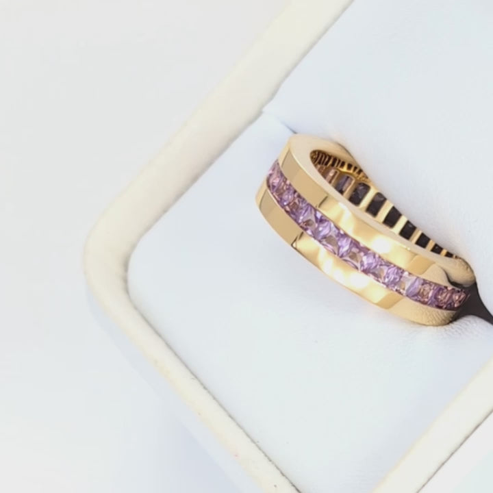 custom lab alexandrite band in yellow gold