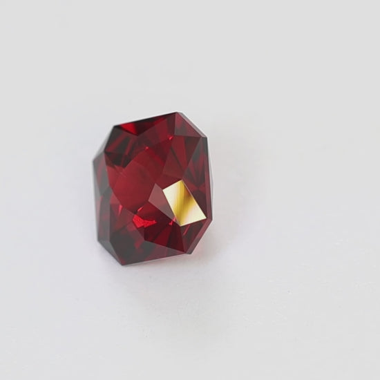 GR0130 2.72ct void reaver asscher red garnet