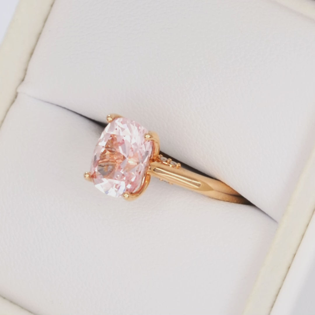 clover accented ring in yellow gold with peach elongated cushion lab sapphire